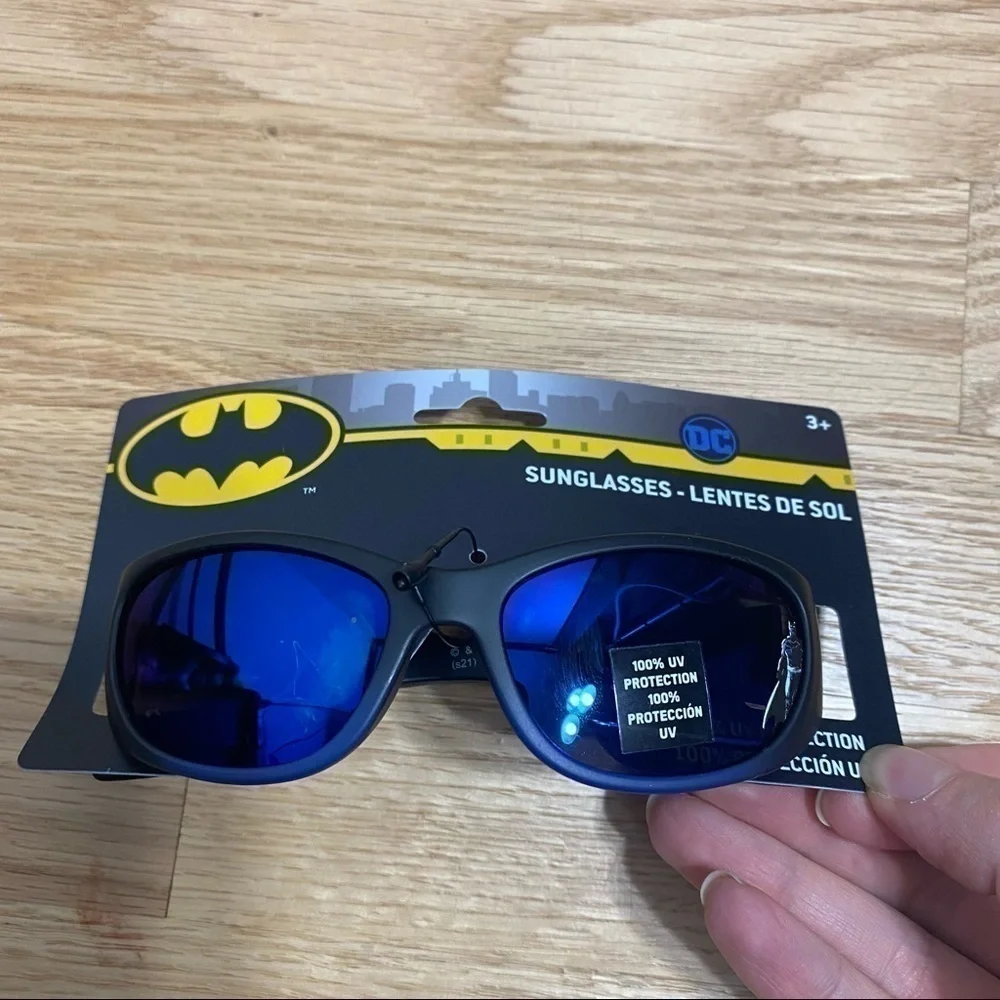Batman Sunglasses NWT 100% UV Protection Kids Black DC